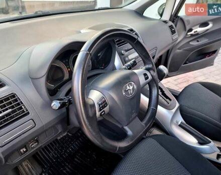 Черный Тойота Аурис, объемом двигателя 1.6 л и пробегом 142 тыс. км за 10200 $, фото 22 на Automoto.ua