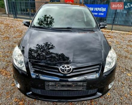 Чорний Тойота Ауріс, об'ємом двигуна 1.6 л та пробігом 201 тис. км за 10500 $, фото 3 на Automoto.ua