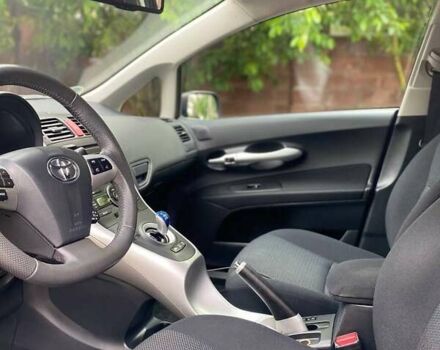 Чорний Тойота Ауріс, об'ємом двигуна 1.8 л та пробігом 235 тис. км за 10500 $, фото 14 на Automoto.ua