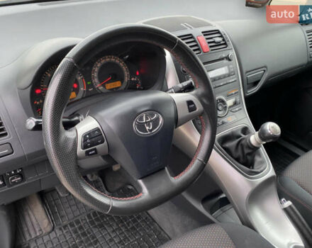 Чорний Тойота Ауріс, об'ємом двигуна 1.4 л та пробігом 238 тис. км за 7950 $, фото 19 на Automoto.ua
