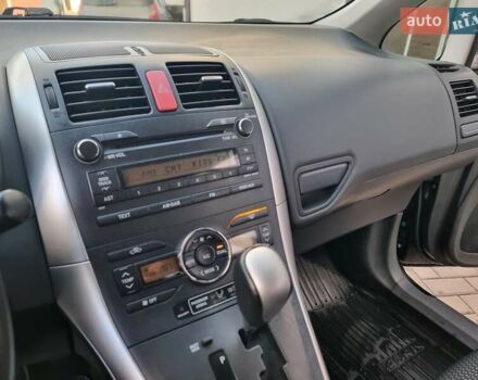 Черный Тойота Аурис, объемом двигателя 1.6 л и пробегом 142 тыс. км за 10200 $, фото 25 на Automoto.ua