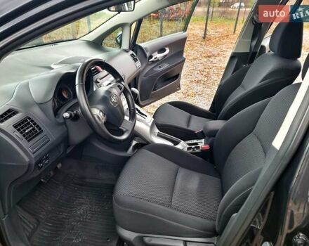 Чорний Тойота Ауріс, об'ємом двигуна 1.6 л та пробігом 201 тис. км за 10500 $, фото 26 на Automoto.ua