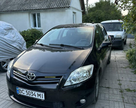 Черный Тойота Аурис, объемом двигателя 1.36 л и пробегом 211 тыс. км за 7000 $, фото 2 на Automoto.ua