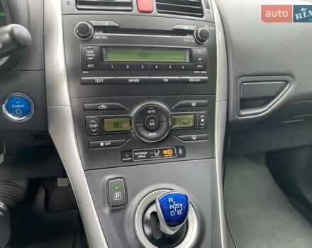 Чорний Тойота Ауріс, об'ємом двигуна 0 л та пробігом 240 тис. км за 10500 $, фото 9 на Automoto.ua