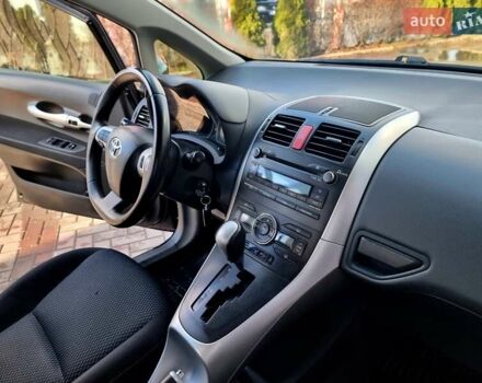 Черный Тойота Аурис, объемом двигателя 1.6 л и пробегом 142 тыс. км за 10200 $, фото 23 на Automoto.ua