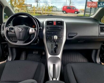 Чорний Тойота Ауріс, об'ємом двигуна 1.6 л та пробігом 201 тис. км за 10500 $, фото 23 на Automoto.ua