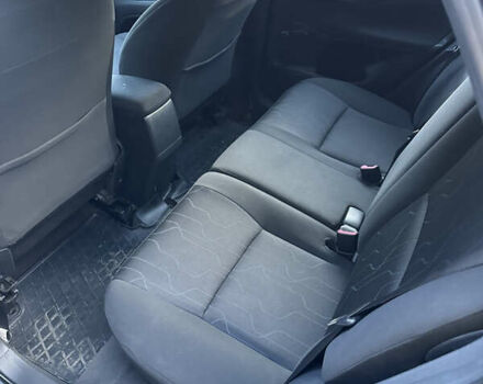 Черный Тойота Аурис, объемом двигателя 1.36 л и пробегом 211 тыс. км за 7000 $, фото 8 на Automoto.ua