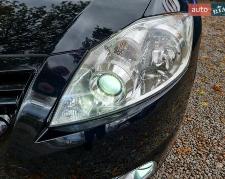 Чорний Тойота Ауріс, об'ємом двигуна 1.6 л та пробігом 201 тис. км за 10500 $, фото 5 на Automoto.ua
