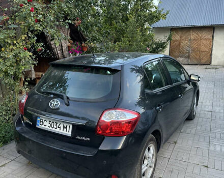 Черный Тойота Аурис, объемом двигателя 1.36 л и пробегом 211 тыс. км за 7000 $, фото 3 на Automoto.ua