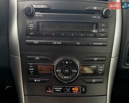 Чорний Тойота Ауріс, об'ємом двигуна 1.6 л та пробігом 201 тис. км за 10500 $, фото 38 на Automoto.ua