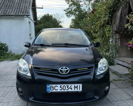 Черный Тойота Аурис, объемом двигателя 1.36 л и пробегом 211 тыс. км за 7000 $, фото 1 на Automoto.ua