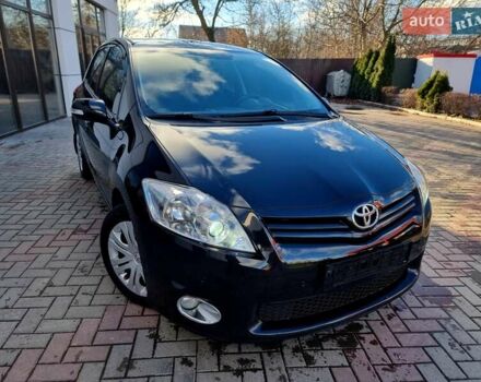 Черный Тойота Аурис, объемом двигателя 1.6 л и пробегом 142 тыс. км за 10200 $, фото 1 на Automoto.ua