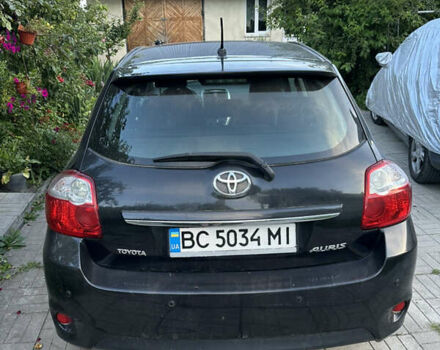 Черный Тойота Аурис, объемом двигателя 1.36 л и пробегом 211 тыс. км за 7000 $, фото 5 на Automoto.ua