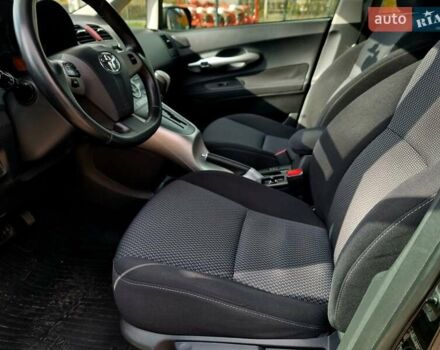 Чорний Тойота Ауріс, об'ємом двигуна 1.6 л та пробігом 201 тис. км за 10500 $, фото 34 на Automoto.ua