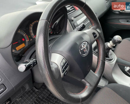 Чорний Тойота Ауріс, об'ємом двигуна 1.4 л та пробігом 238 тис. км за 7950 $, фото 17 на Automoto.ua