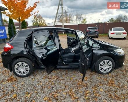 Чорний Тойота Ауріс, об'ємом двигуна 1.6 л та пробігом 201 тис. км за 10500 $, фото 8 на Automoto.ua