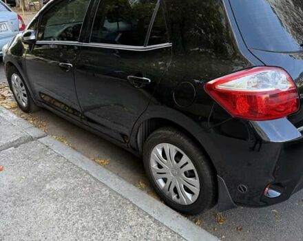 Черный Тойота Аурис, объемом двигателя 1.6 л и пробегом 301 тыс. км за 8300 $, фото 3 на Automoto.ua