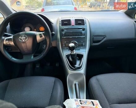 Черный Тойота Аурис, объемом двигателя 1.6 л и пробегом 301 тыс. км за 8300 $, фото 4 на Automoto.ua