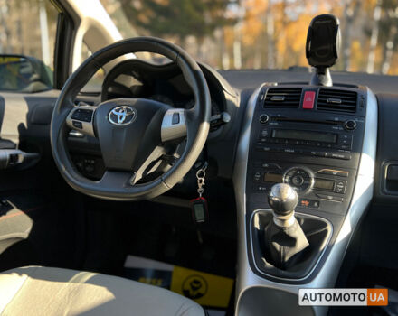 Черный Тойота Аурис, объемом двигателя 1.6 л и пробегом 126 тыс. км за 9300 $, фото 11 на Automoto.ua