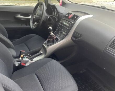 Черный Тойота Аурис, объемом двигателя 1.4 л и пробегом 280 тыс. км за 5700 $, фото 7 на Automoto.ua