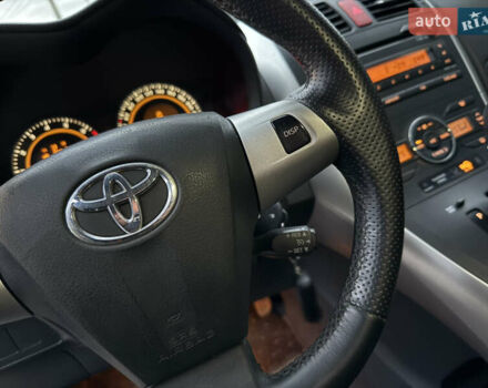 Черный Тойота Аурис, объемом двигателя 1.6 л и пробегом 184 тыс. км за 8999 $, фото 48 на Automoto.ua