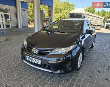 Чорний Тойота Ауріс, об'ємом двигуна 1.33 л та пробігом 129 тис. км за 9300 $, фото 1 на Automoto.ua