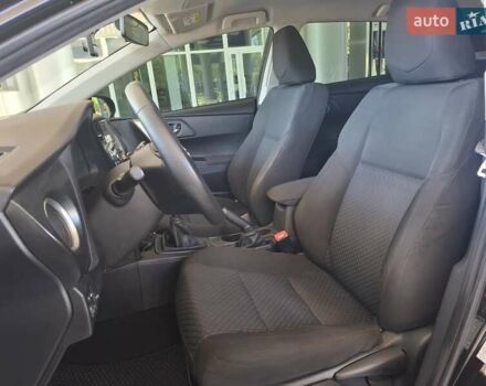Чорний Тойота Ауріс, об'ємом двигуна 1.33 л та пробігом 129 тис. км за 9300 $, фото 14 на Automoto.ua