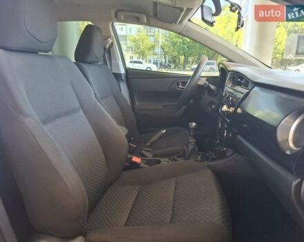 Чорний Тойота Ауріс, об'ємом двигуна 1.33 л та пробігом 129 тис. км за 9300 $, фото 20 на Automoto.ua