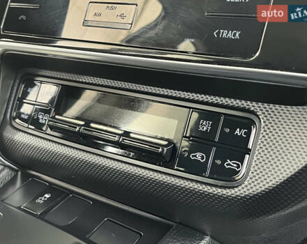 Чорний Тойота Ауріс, об'ємом двигуна 1.8 л та пробігом 163 тис. км за 12950 $, фото 64 на Automoto.ua