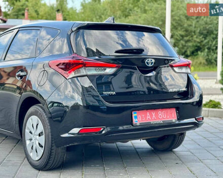 Чорний Тойота Ауріс, об'ємом двигуна 1.8 л та пробігом 163 тис. км за 12950 $, фото 12 на Automoto.ua