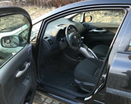 Черный Тойота Аурис, объемом двигателя 1.6 л и пробегом 143 тыс. км за 6200 $, фото 5 на Automoto.ua