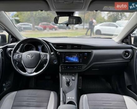 Черный Тойота Аурис, объемом двигателя 1.8 л и пробегом 165 тыс. км за 15500 $, фото 9 на Automoto.ua