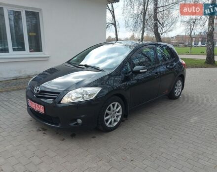 Черный Тойота Аурис, объемом двигателя 1.4 л и пробегом 195 тыс. км за 7300 $, фото 1 на Automoto.ua