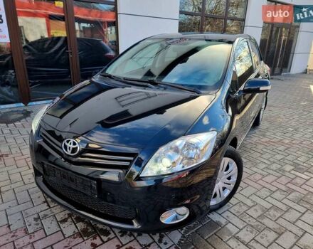 Чорний Тойота Ауріс, об'ємом двигуна 1.6 л та пробігом 142 тис. км за 10200 $, фото 1 на Automoto.ua