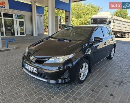 Чорний Тойота Ауріс, об'ємом двигуна 1.33 л та пробігом 129 тис. км за 9300 $, фото 1 на Automoto.ua