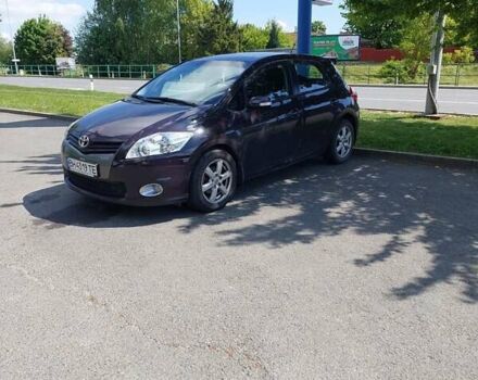 Фиолетовый Тойота Аурис, объемом двигателя 1.6 л и пробегом 157 тыс. км за 9900 $, фото 1 на Automoto.ua