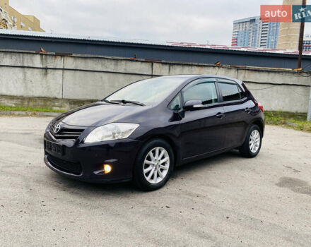 Фіолетовий Тойота Ауріс, об'ємом двигуна 1.6 л та пробігом 150 тис. км за 10750 $, фото 1 на Automoto.ua