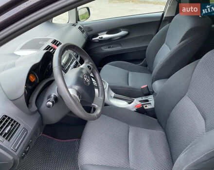 Фіолетовий Тойота Ауріс, об'ємом двигуна 1.6 л та пробігом 150 тис. км за 10750 $, фото 22 на Automoto.ua