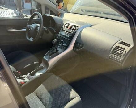 Фиолетовый Тойота Аурис, объемом двигателя 1.6 л и пробегом 146 тыс. км за 11000 $, фото 10 на Automoto.ua