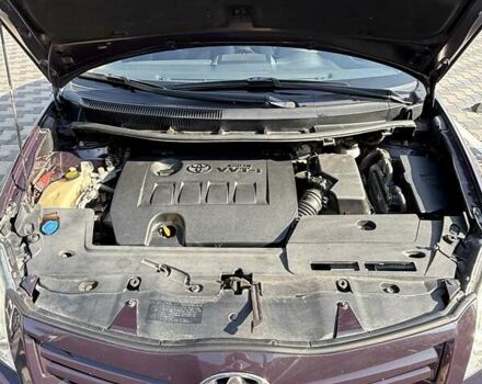 Фиолетовый Тойота Аурис, объемом двигателя 1.6 л и пробегом 146 тыс. км за 11000 $, фото 6 на Automoto.ua