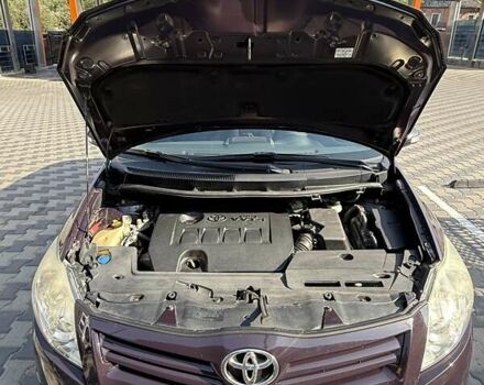 Фиолетовый Тойота Аурис, объемом двигателя 1.6 л и пробегом 146 тыс. км за 11000 $, фото 7 на Automoto.ua