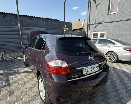 Фиолетовый Тойота Аурис, объемом двигателя 1.6 л и пробегом 146 тыс. км за 11000 $, фото 3 на Automoto.ua