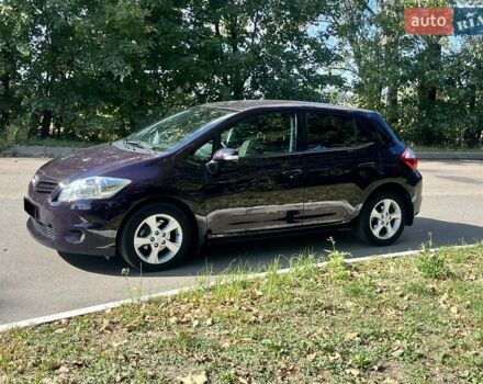 Фіолетовий Тойота Ауріс, об'ємом двигуна 1.6 л та пробігом 146 тис. км за 11500 $, фото 1 на Automoto.ua