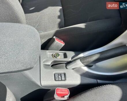 Фіолетовий Тойота Ауріс, об'ємом двигуна 1.6 л та пробігом 146 тис. км за 11500 $, фото 12 на Automoto.ua