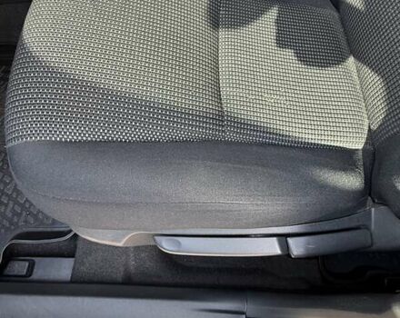 Фиолетовый Тойота Аурис, объемом двигателя 1.6 л и пробегом 146 тыс. км за 11000 $, фото 16 на Automoto.ua