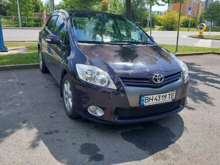 Фиолетовый Тойота Аурис, объемом двигателя 1.6 л и пробегом 157 тыс. км за 9900 $, фото 1 на Automoto.ua