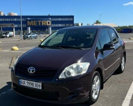 Фіолетовий Тойота Ауріс, об'ємом двигуна 1.6 л та пробігом 145 тис. км за 9900 $, фото 1 на Automoto.ua