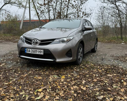 Коричневый Тойота Аурис, объемом двигателя 1.33 л и пробегом 105 тыс. км за 9800 $, фото 5 на Automoto.ua