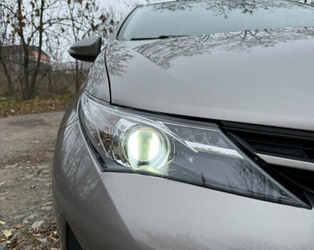 Коричневый Тойота Аурис, объемом двигателя 1.33 л и пробегом 105 тыс. км за 9800 $, фото 6 на Automoto.ua