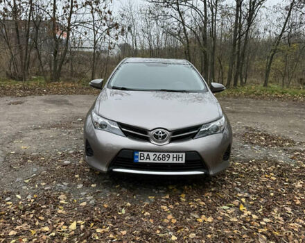 Коричневый Тойота Аурис, объемом двигателя 1.33 л и пробегом 105 тыс. км за 9800 $, фото 3 на Automoto.ua